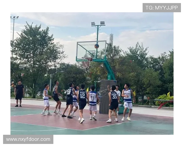 篮球点燃青春激情展现团队力量让拼搏与梦想在赛场上闪耀