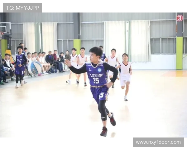 以篮球为纽带探索团队合作与拼搏精神在青春成长中的力量